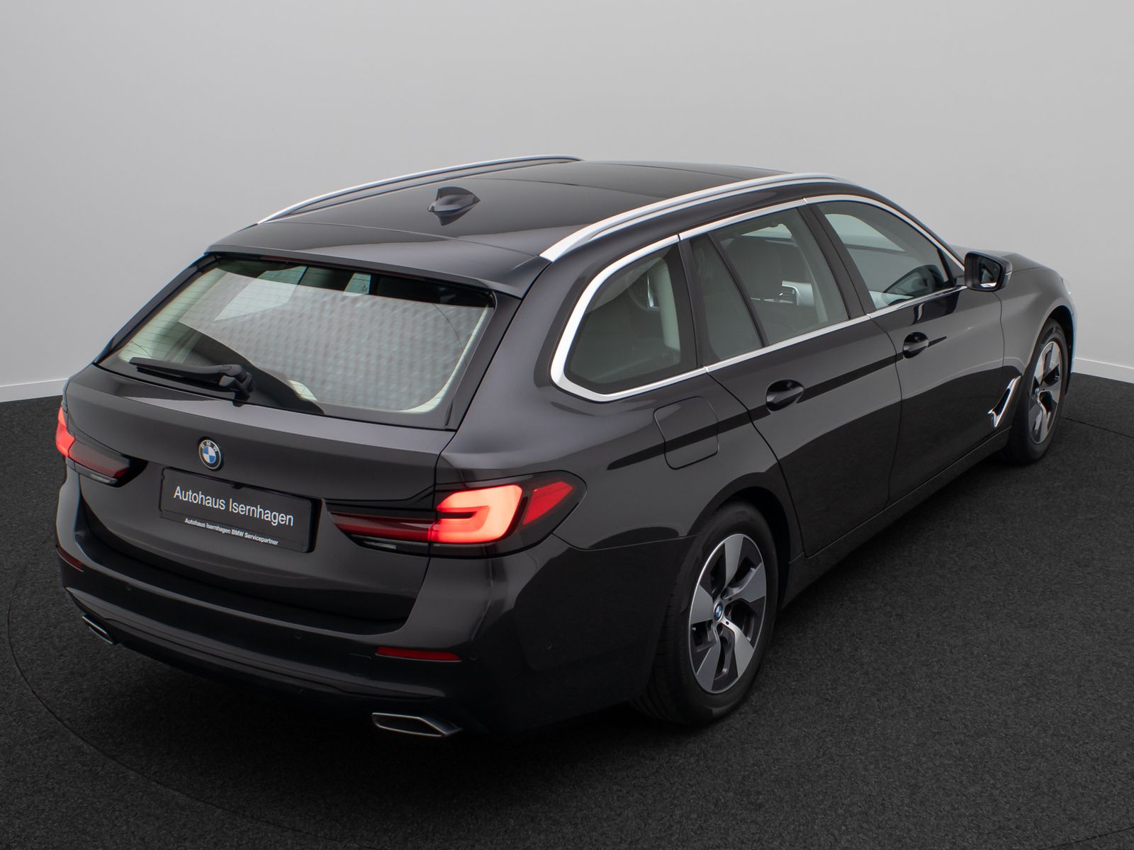 Fahrzeugabbildung BMW 520d DAB Kamera AHK Panorama HUD Leder Standheiz