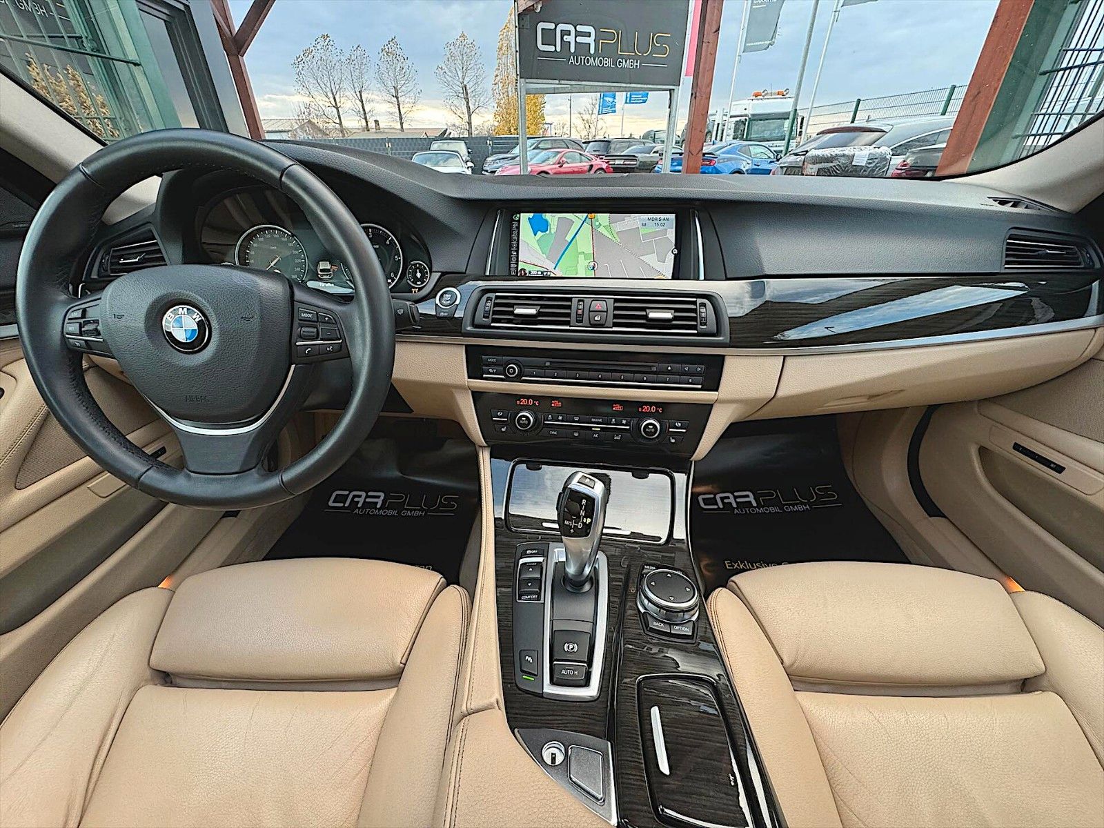 Fahrzeugabbildung BMW 520d Touring Luxury *Pano*Head Up*DAB*H&K*LED*