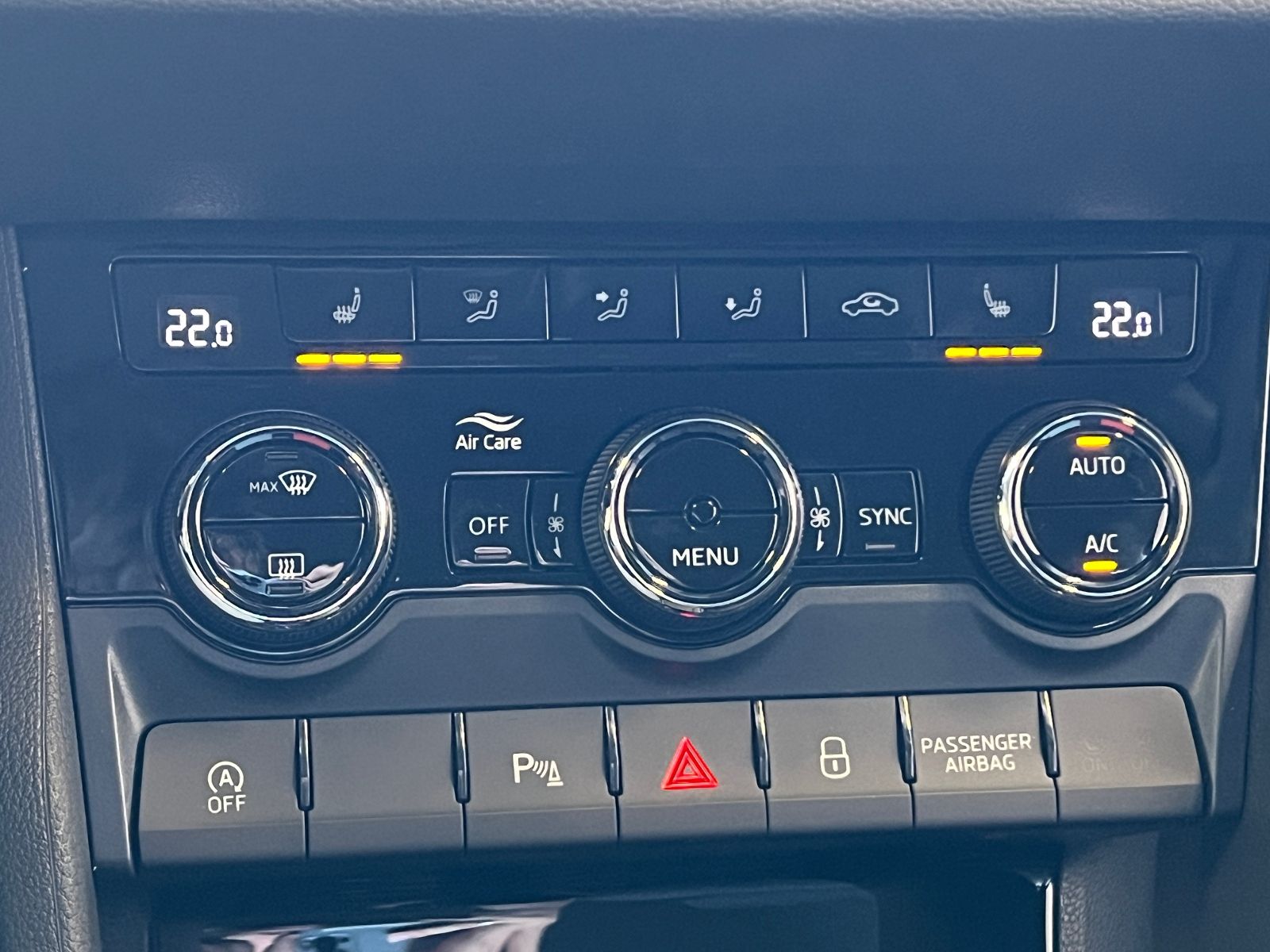 Fahrzeugabbildung SKODA Karoq DRIVE 1.5 TSI DSG *AHK, ACC, LED, Virtual
