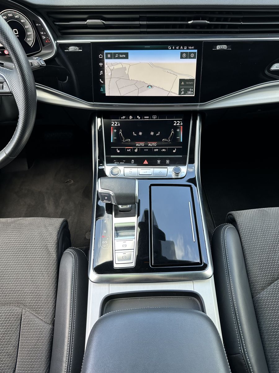 Fahrzeugabbildung Audi Q7 55 TFSI e Qu S-Line NAV+LED+KAM+PANO+VCOCKPIT