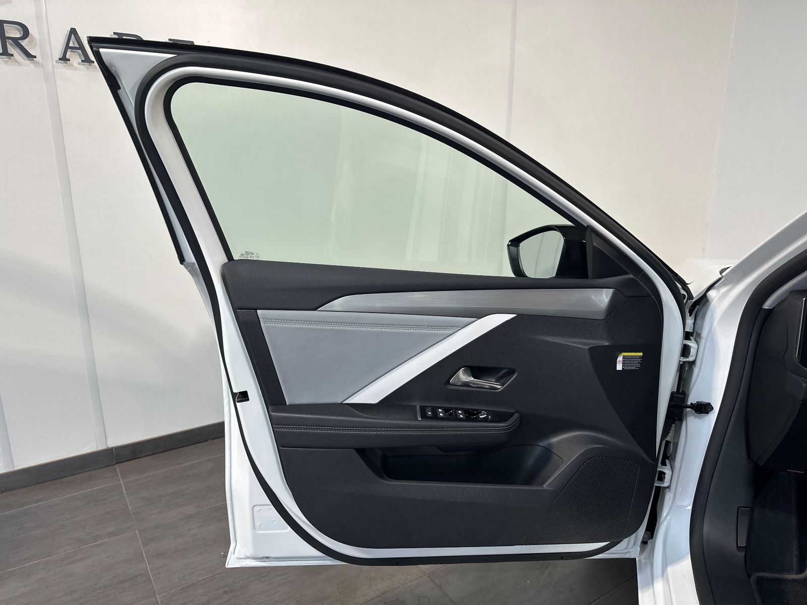 Fahrzeugabbildung Opel Astra SpT 1.5 D Automatik Business Elegance NAV