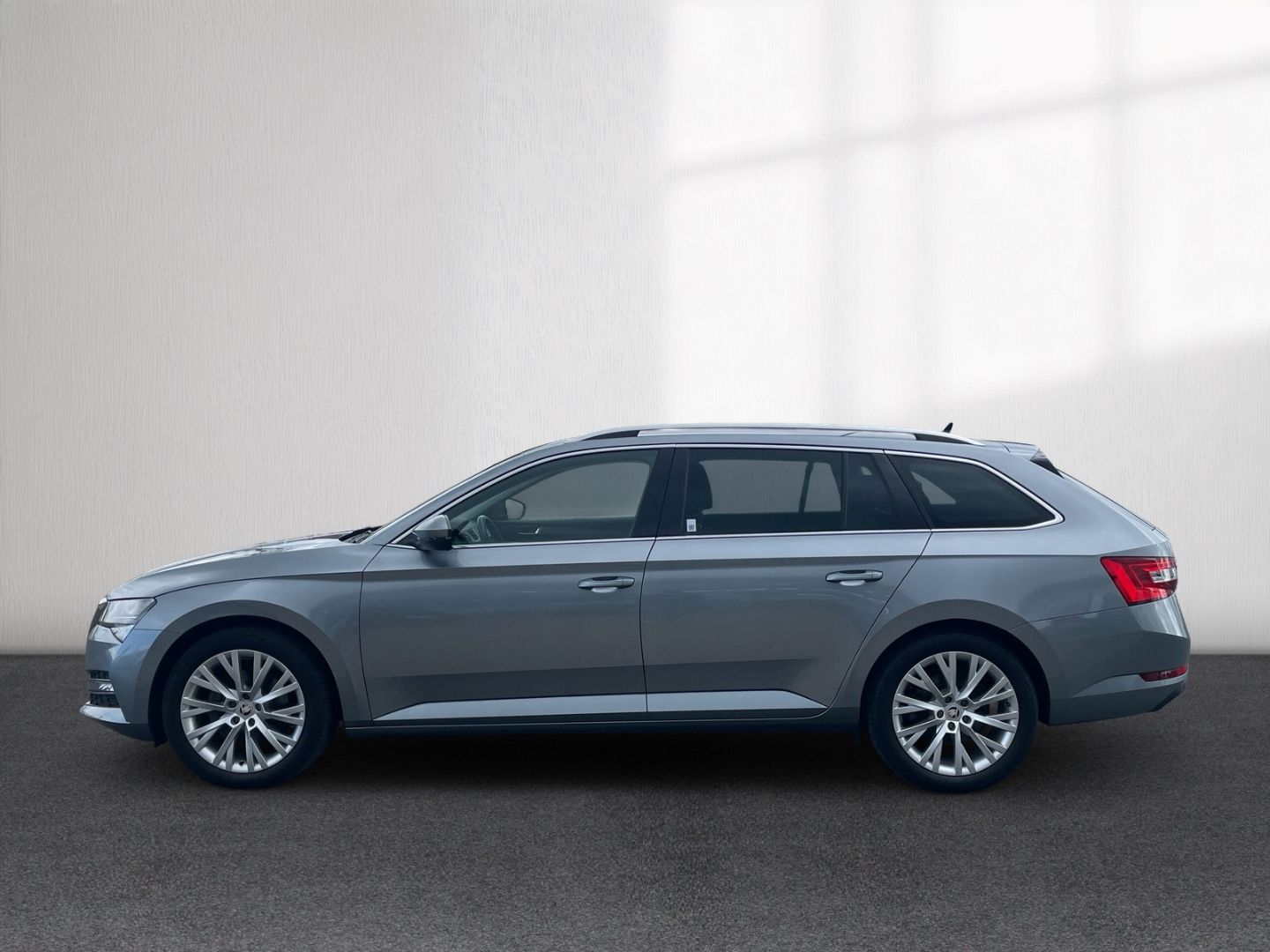 Skoda Superb Combi iV DSG Style Plus ACC Nav SHZ R-Kam imagem 2
