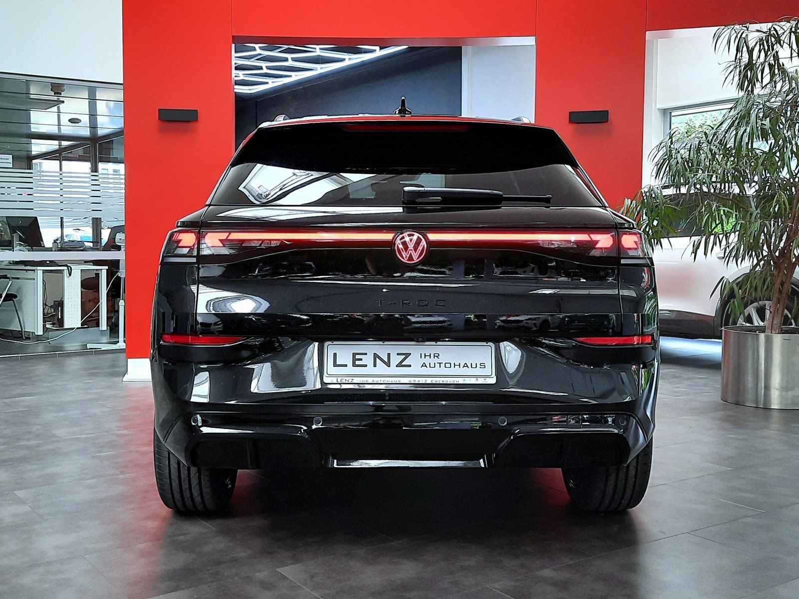 Fahrzeugabbildung Volkswagen T-Roc eTSI R-Line Black&Style DSG *AHK*Cam*ACC*