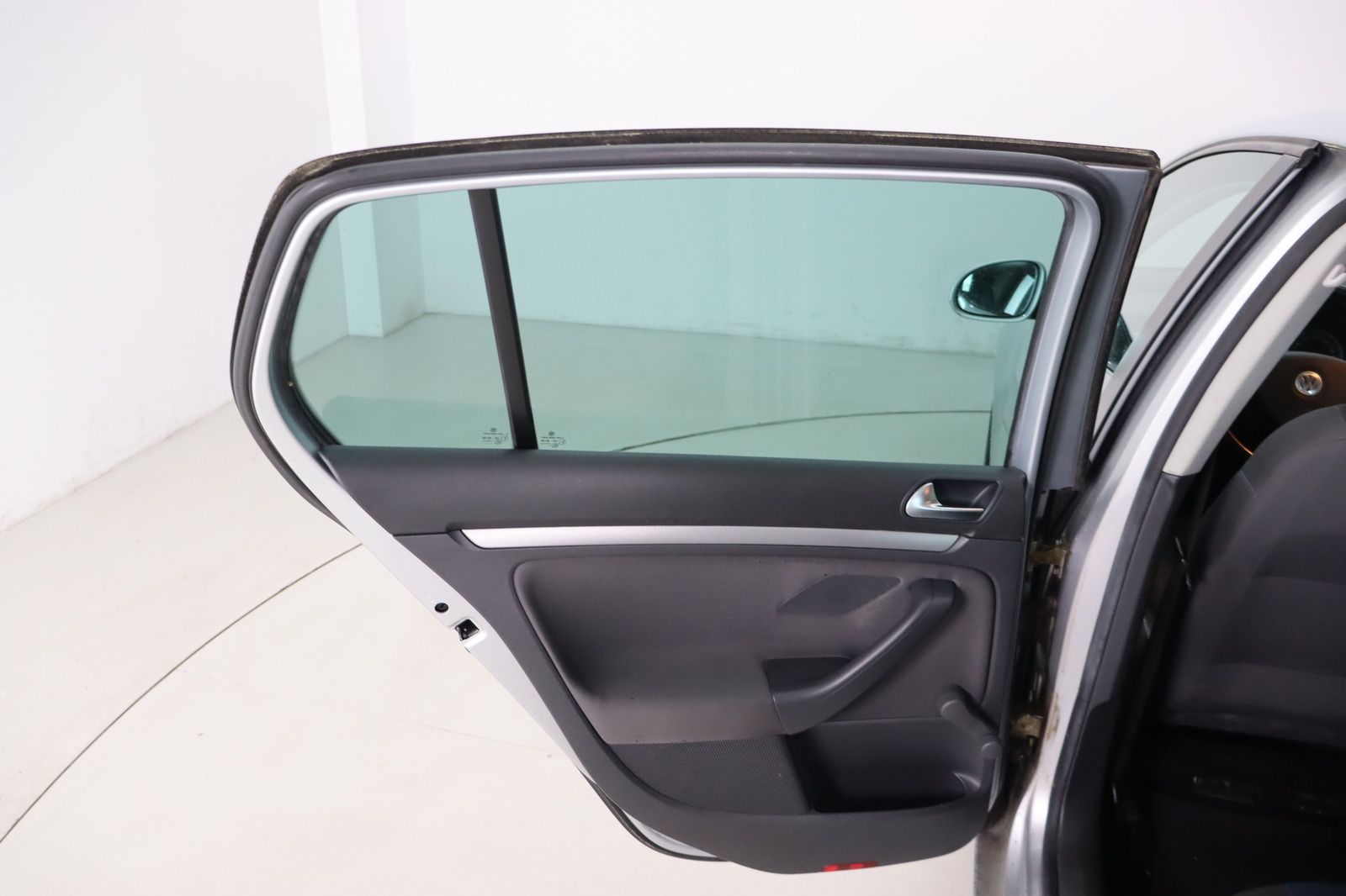 Fahrzeugabbildung Volkswagen Golf V 2.0 TDI DSG Tour HU 04.2028