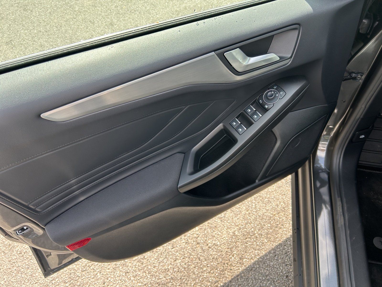 Fahrzeugabbildung Ford Focus Titanium Edition Turnier e.Call Kamera PDC