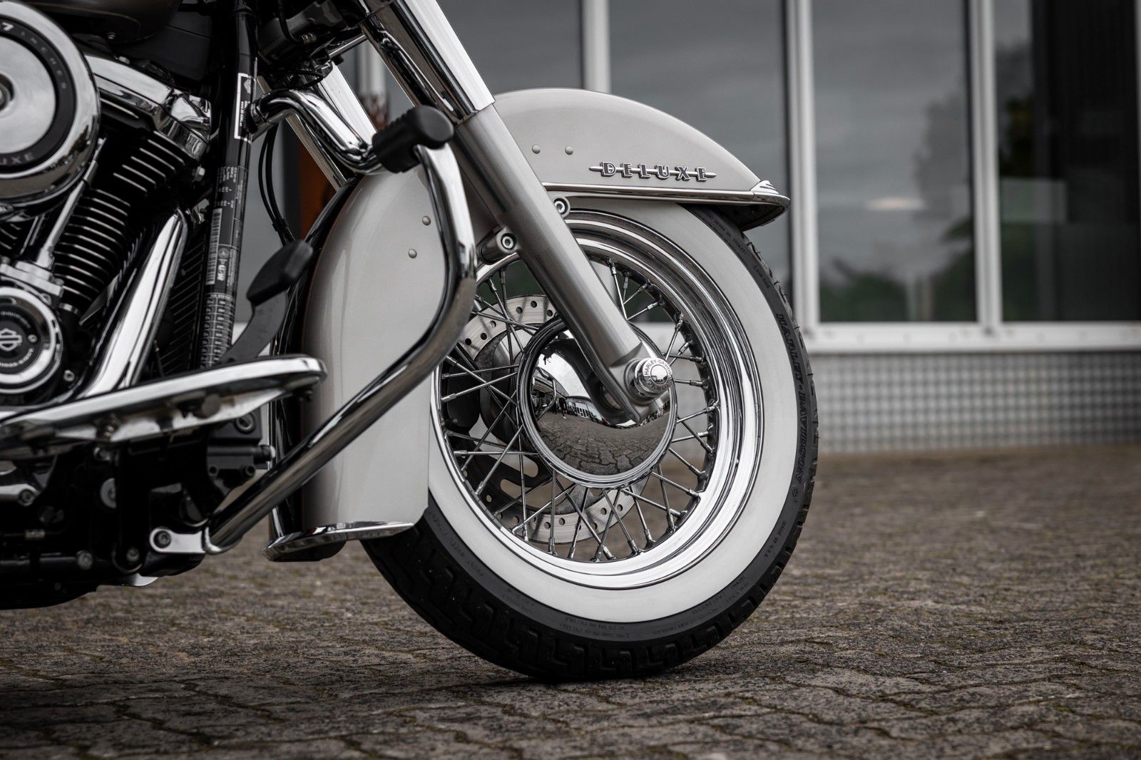 Fahrzeugabbildung Harley-Davidson SOFTAIL DELUXE FLDE - JEKILL & HYDE - NEUWERTIG