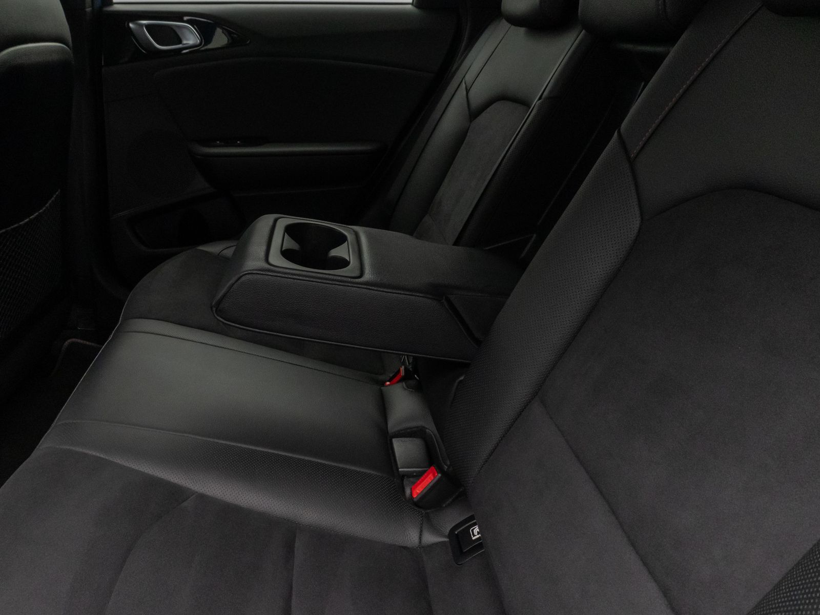 Fahrzeugabbildung Kia ProCeed GT 1.6 T-GDI DCT Kamera DAB JBL Sport