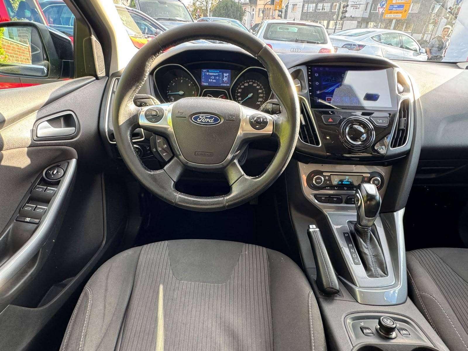 Ford Focus 2013 — photo 9