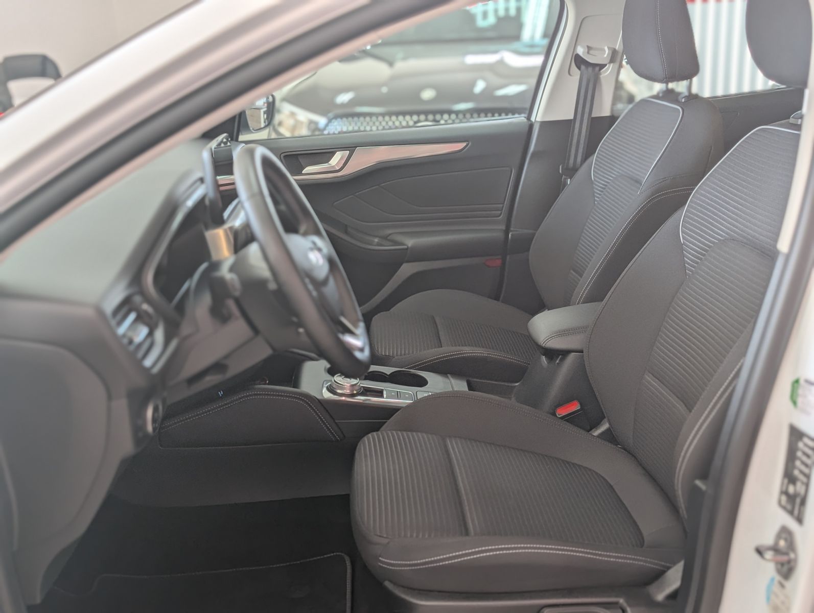 Fahrzeugabbildung Ford Focus Titanium X LED KAMERA SHZ AHK APPLINK TEMP