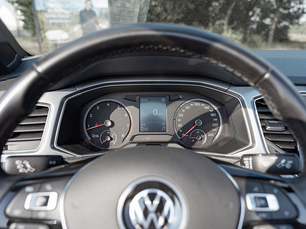 Fahrzeugabbildung Volkswagen T-Roc Cabrio 1.5 TSI Active AHK NAVI LED STHZ