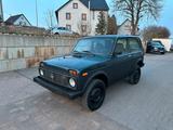 Lada NIVA 1.7i 4X4 TÜV 2/28  AHK  SERVO  BJ2009 - Lada Niva: Allradantrieb, 1.7
