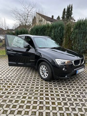 BMW X3 xDrive20d / Automatik/ Kamera/ Pano. Glasdach