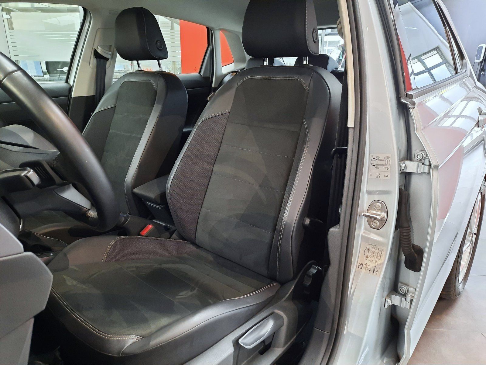 Fahrzeugabbildung Volkswagen Polo Style TSI DSG *Navi*Cam*LED*PDC*Sitzhzg*ACC
