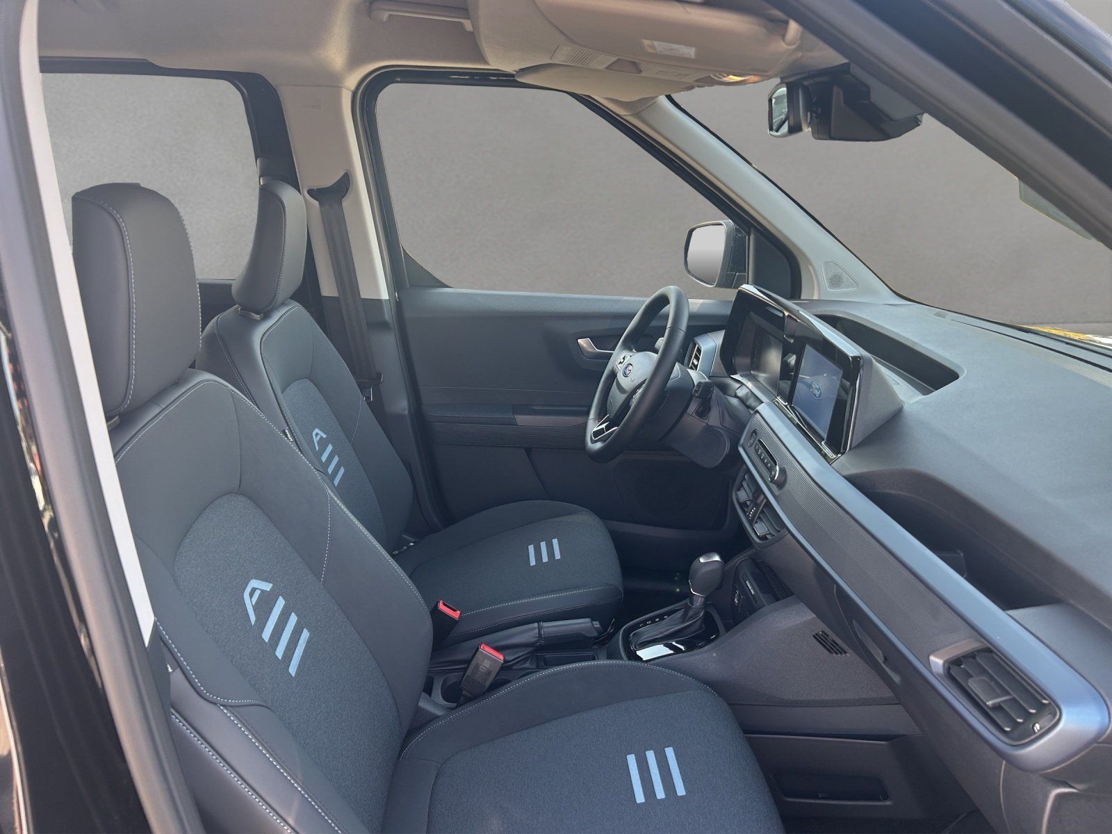 Fahrzeugabbildung Ford Tourneo Courier Active 5 Jahre Garantie