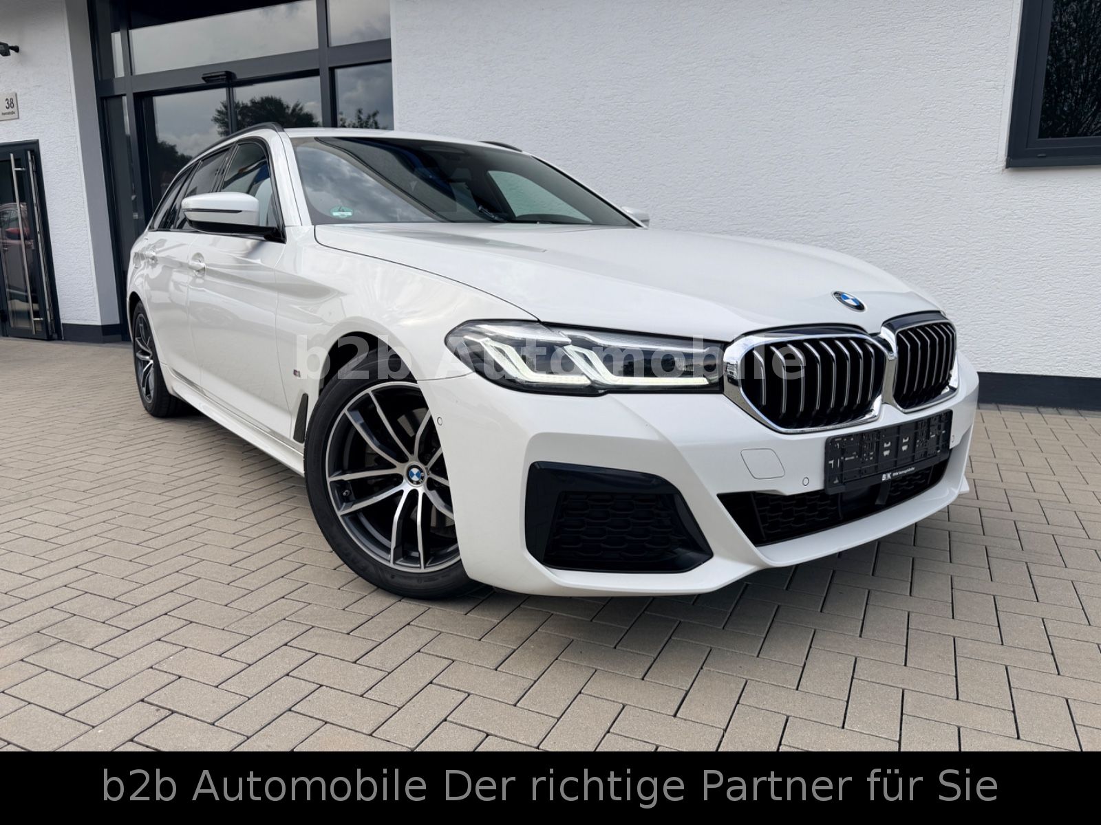BMW 520 d Tour. M Sport/LED/Harman/4Zo/Kamera/ACC imagem 3