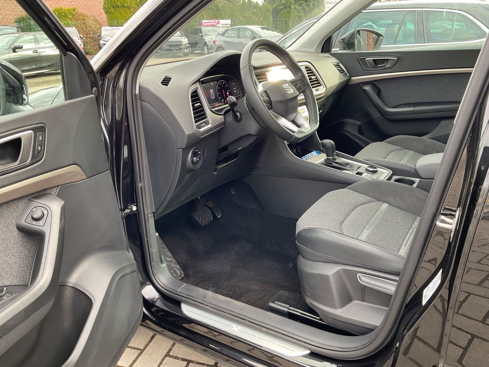 Fahrzeugabbildung SEAT Ateca 1.5 TSI Xperience DSG,Kamera,Navi,LED