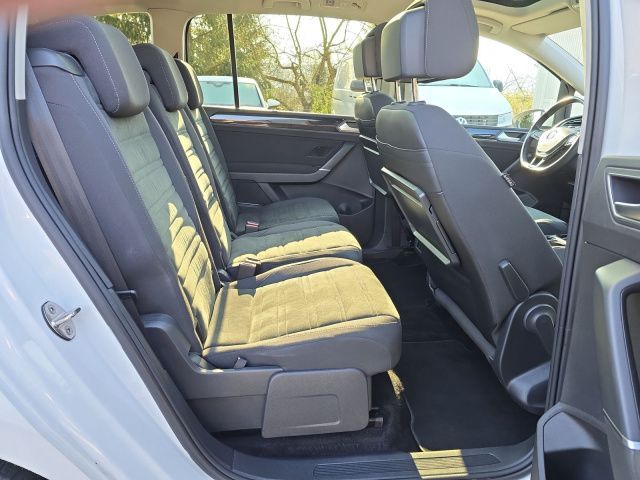 Fahrzeugabbildung Volkswagen Touran Highline 1.5 TSI OPF 110 kW 7-Gang-DSG