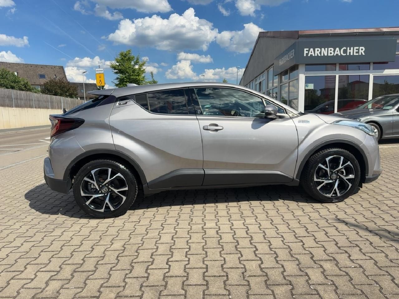 Fahrzeugabbildung Toyota C-HR 2,0 Hybrid Team D *Comfortpaket*