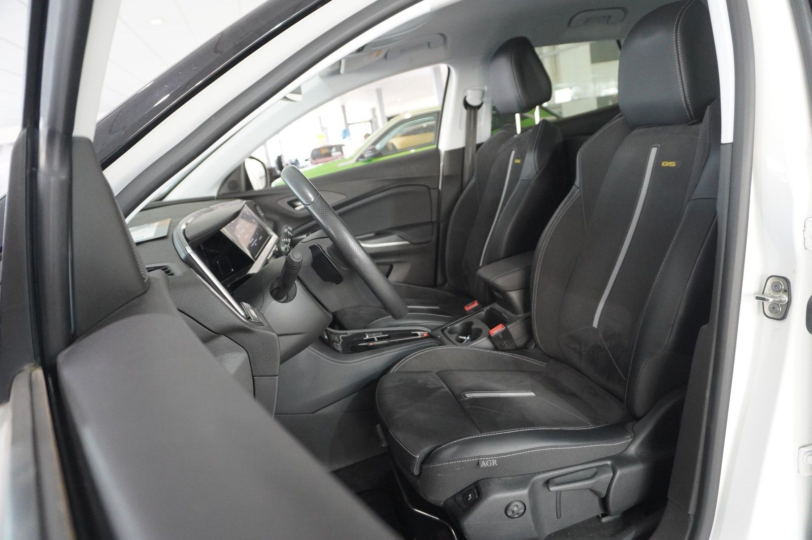 Fahrzeugabbildung Opel Grandland (X) 1.6T GSe HYBRID 4X4 NAVI/LED/SPORT