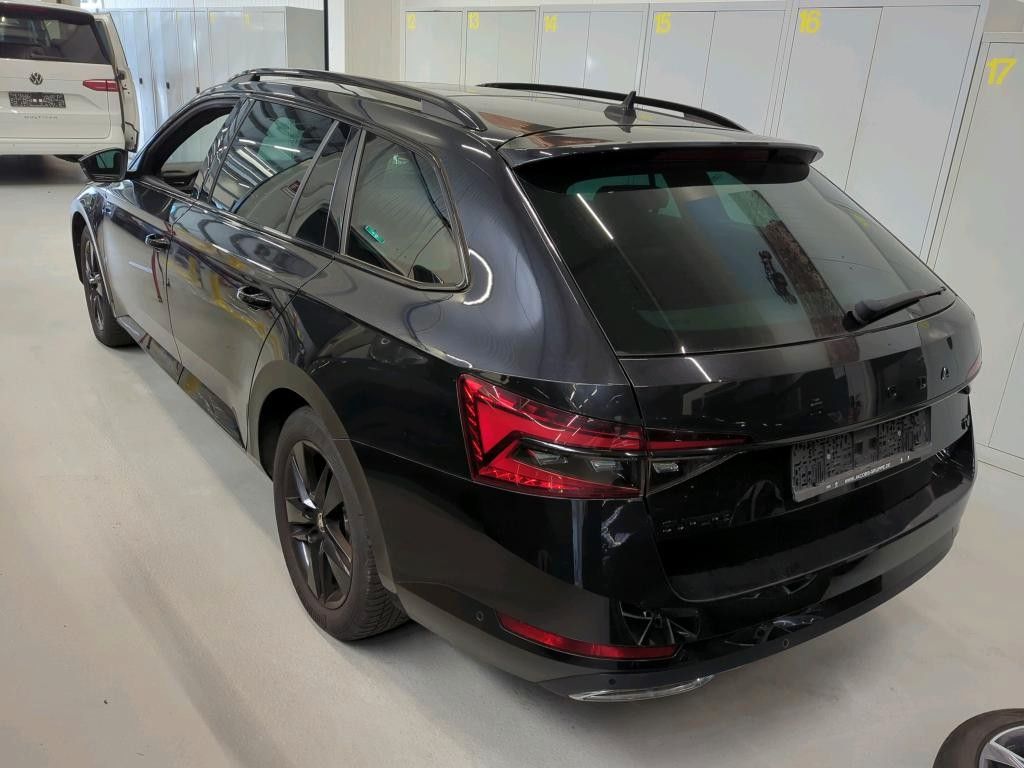 Skoda Superb Combi Sportline iV*LED*KEYLESS*360*BLACK* imagem 3