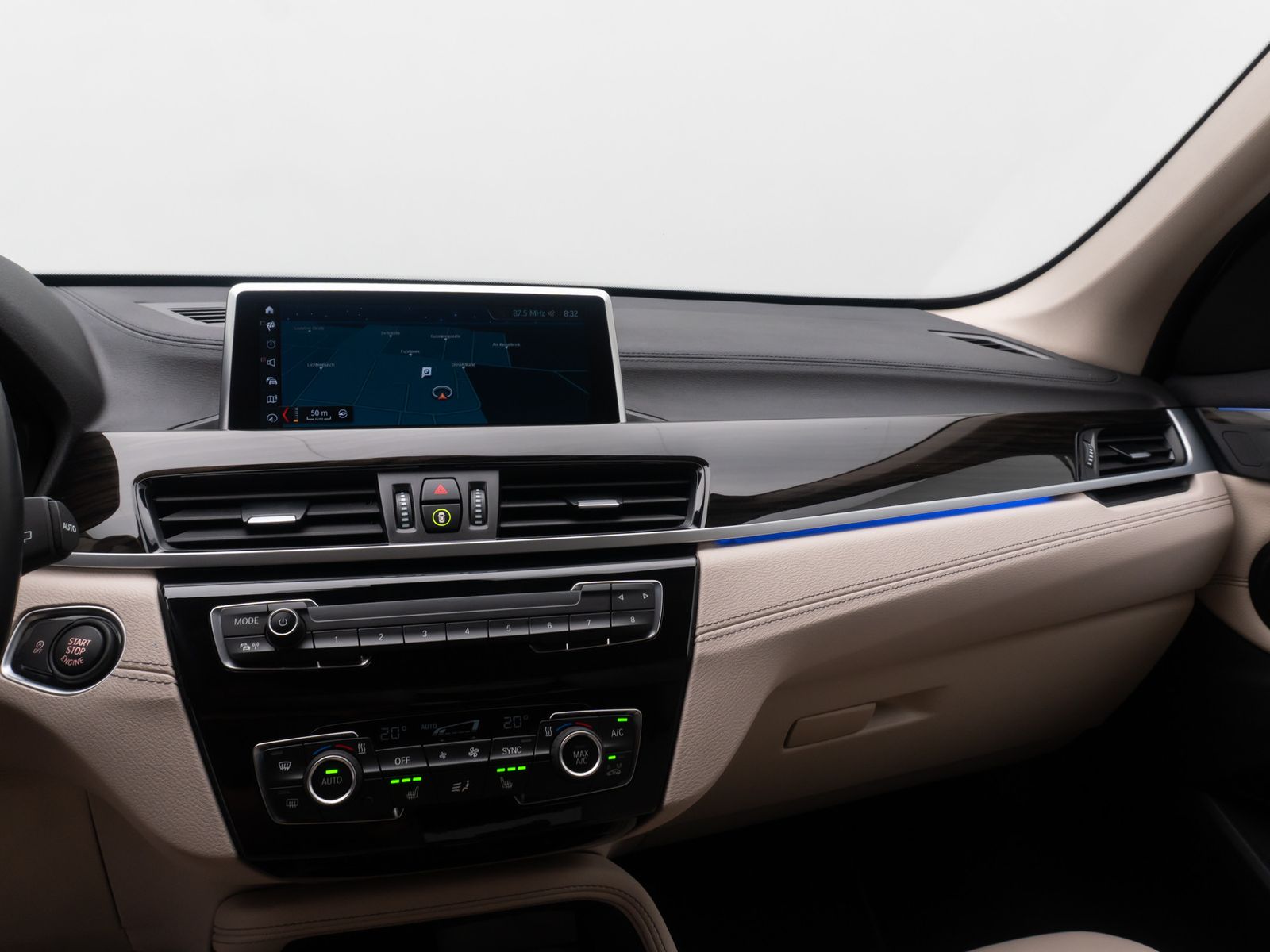 Fahrzeugabbildung BMW X1 sD20i xLine DAB LED M Sportlenkr Leder 18Zoll