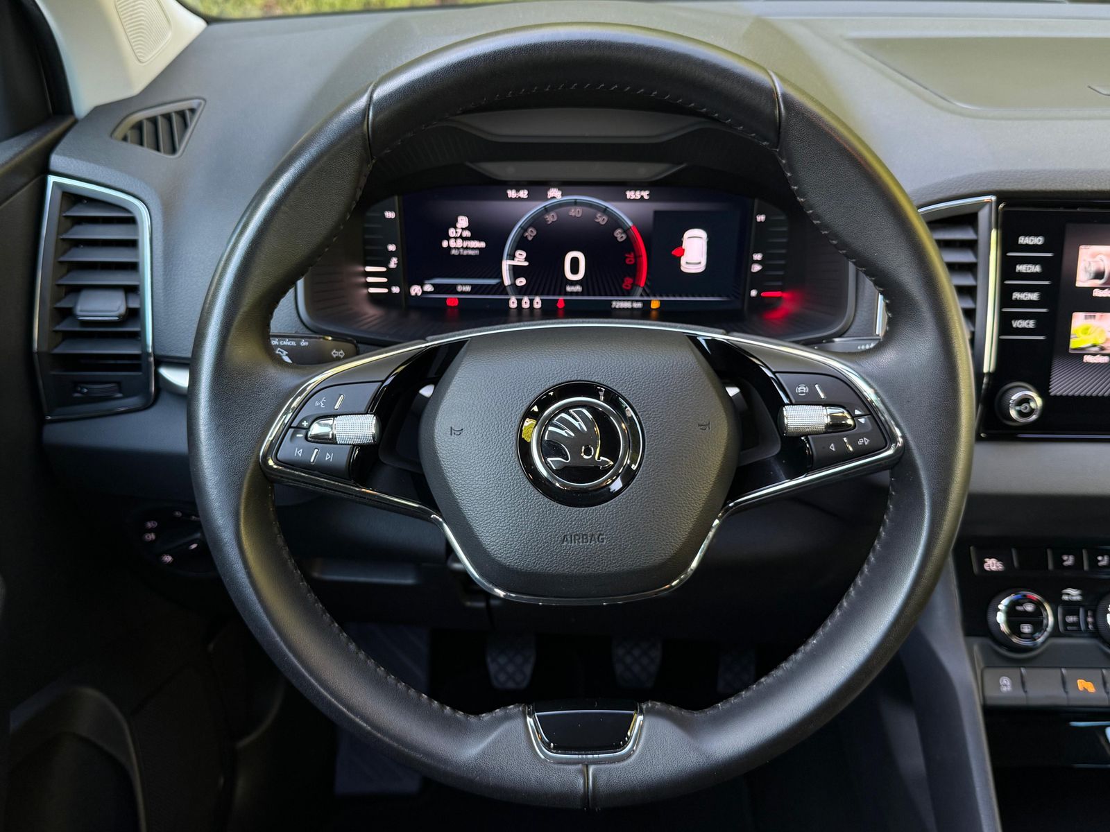 Fahrzeugabbildung SKODA Karoq 1.5 TSI Ambition LED+KAMERA+VIRT+CARPL+DAB