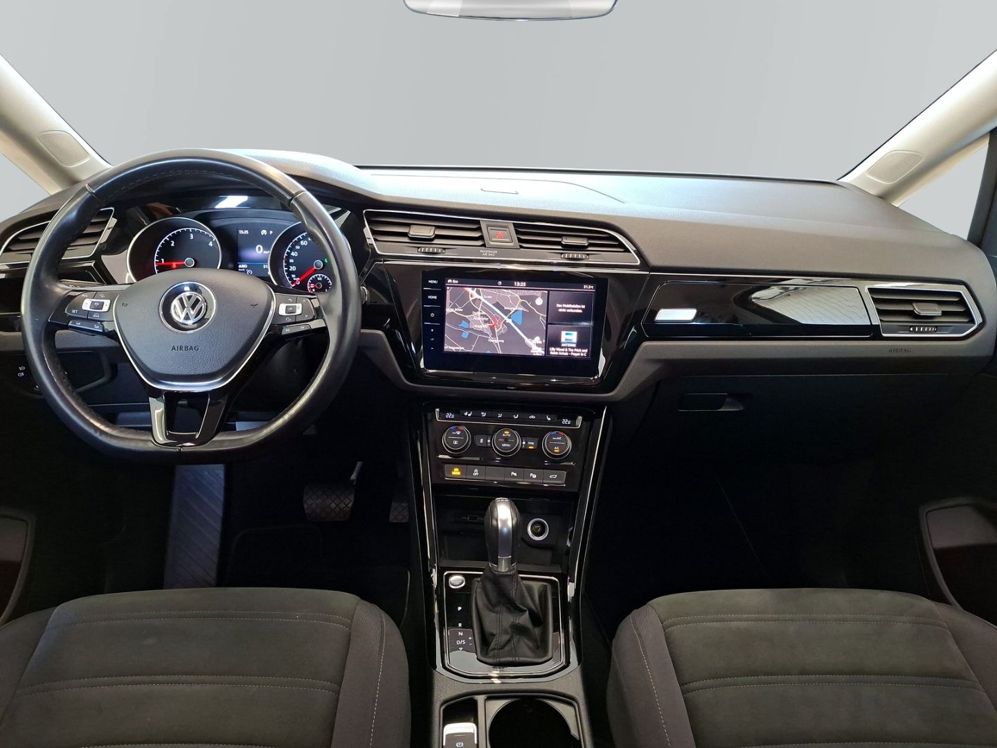 Touran 2.0 TDI DSG Highline *AHK*KEYLESS*NAVI*KA