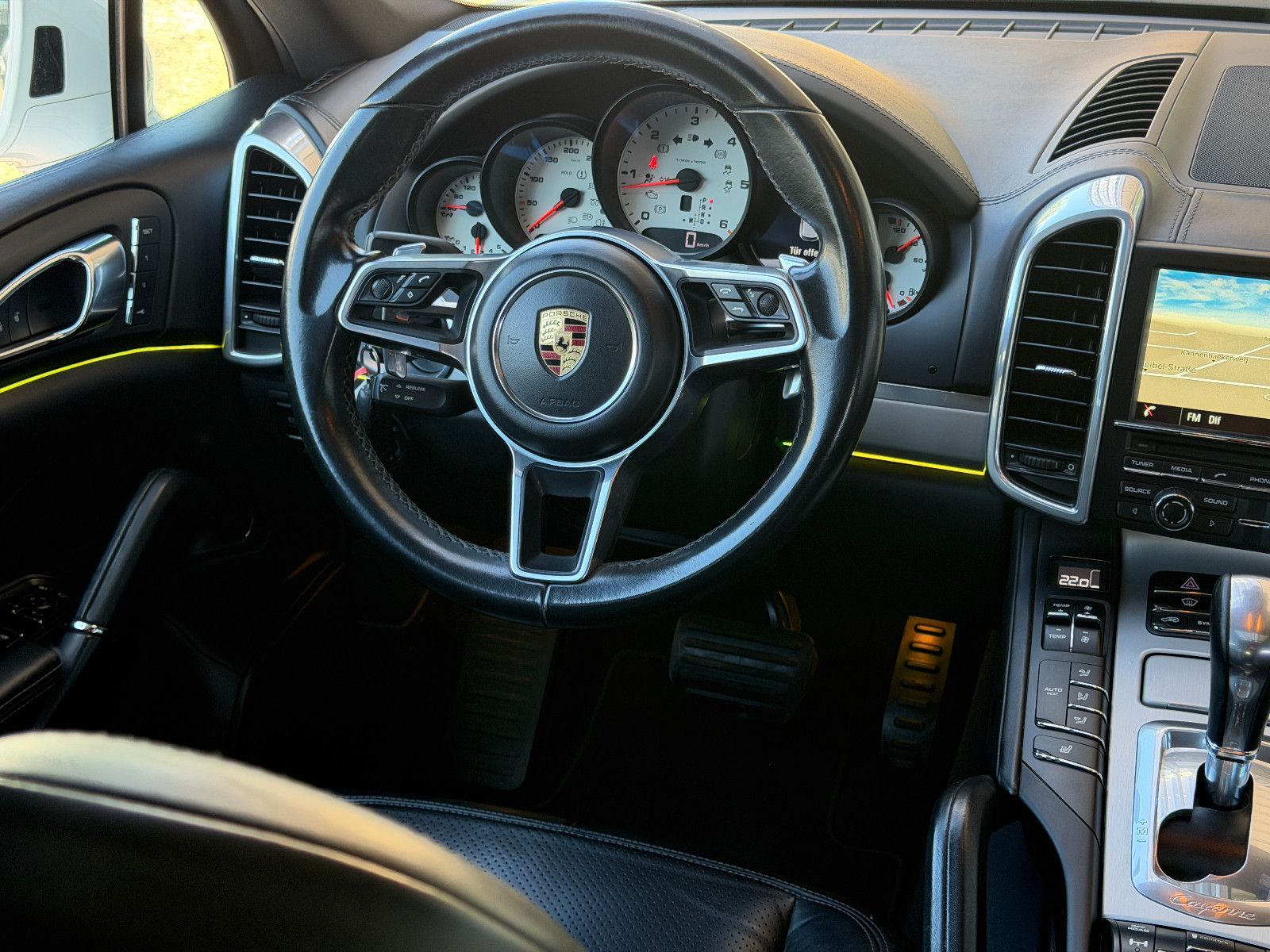Fahrzeugabbildung Porsche Cayenne /LED/S-DACH/21"ALU/NAVI/LEDER/KAMERA