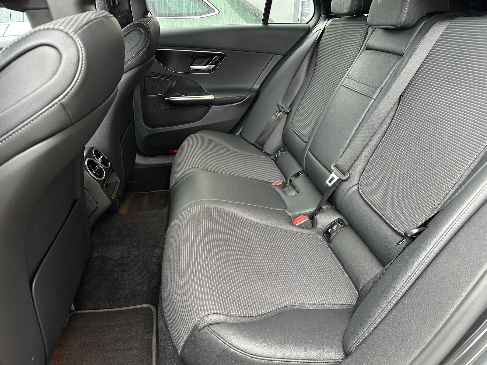 Fahrzeugabbildung Mercedes-Benz C 200d T Avantgarde NAV+LED+VCOCK+CARPLAY+1HD+PP