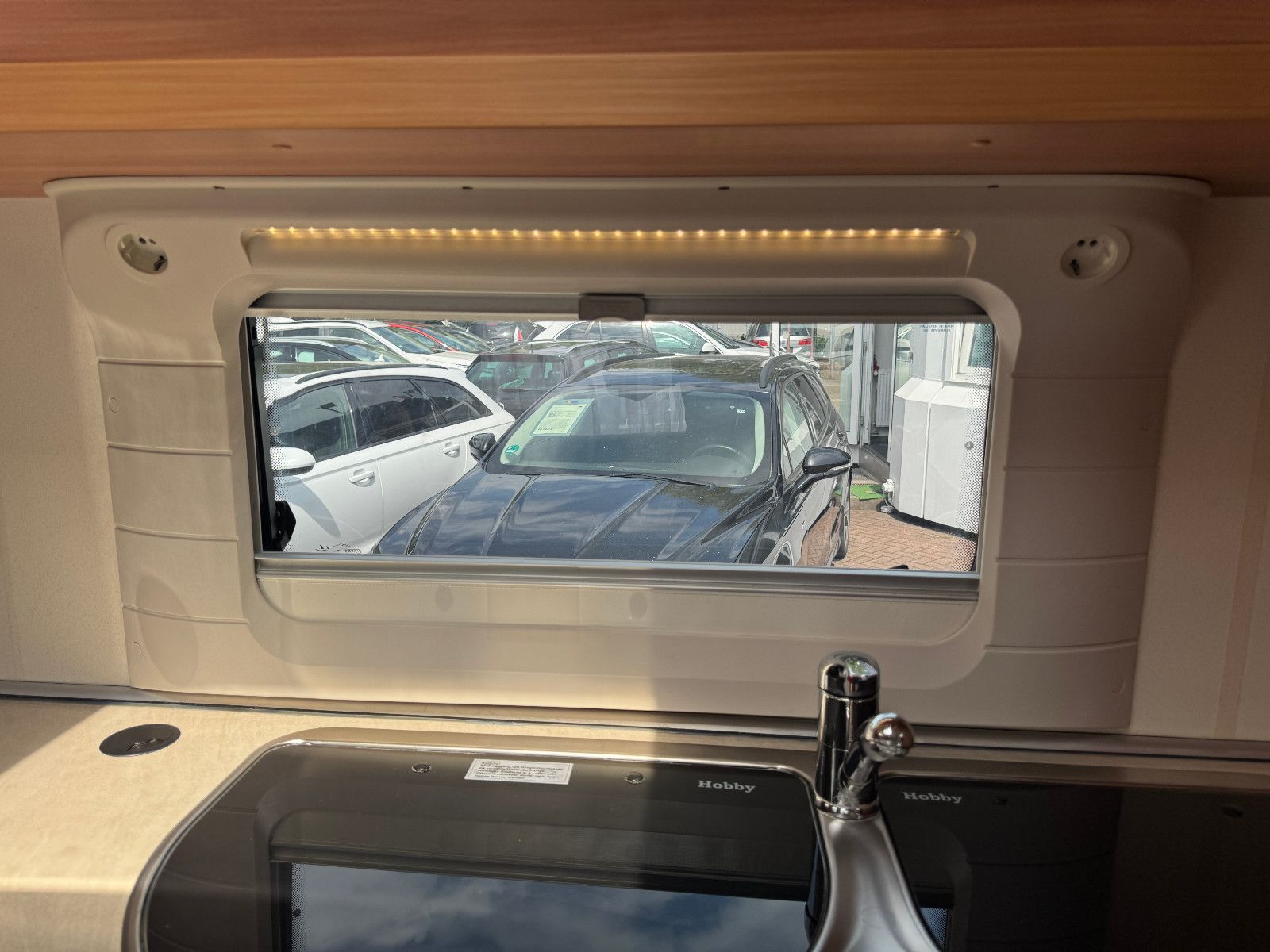 Fahrzeugabbildung Hobby 545 KMF DE LUXE SAT TV MOVER RUNDSITZGRUPPE