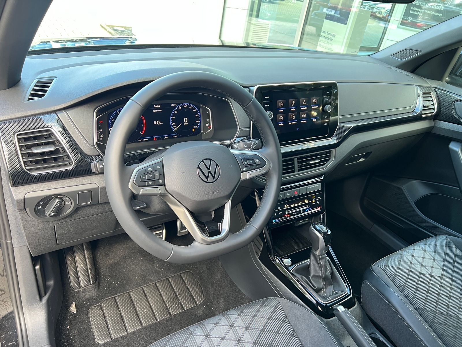 Fahrzeugabbildung Volkswagen T-Cross R-Line 1.5 TSI DSG *AHK,IQ.LIGHT,ACC,App