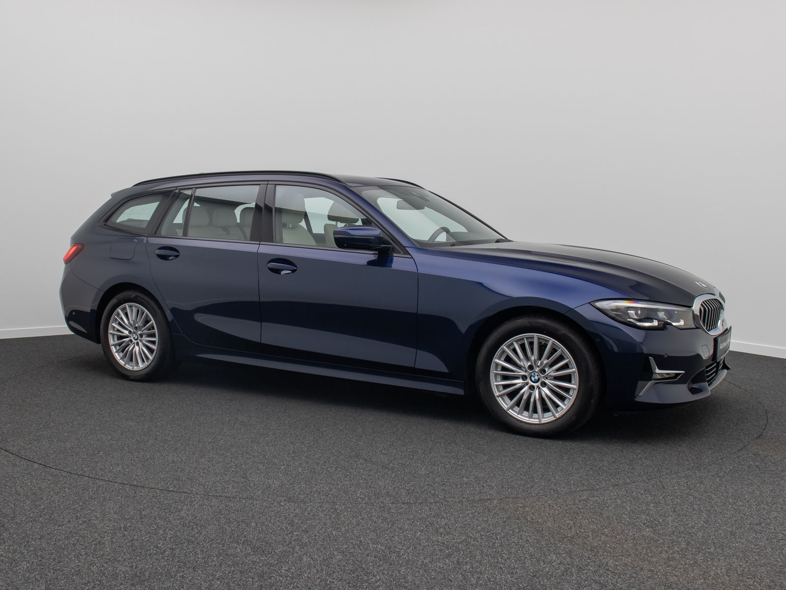 Fahrzeugabbildung BMW 320d xD LuxuryLine 360°HUD DAB H/K Panorama AHK