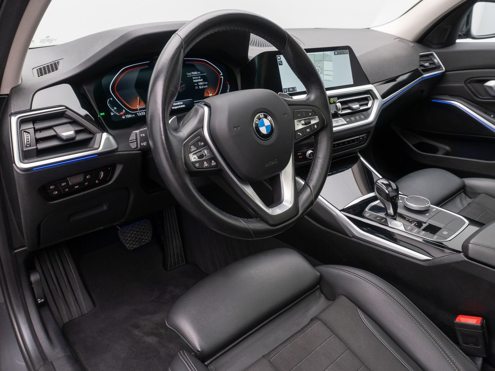 Fahrzeugabbildung BMW 330i xD SportLine Panorama DAB HiFi AHK Komfort