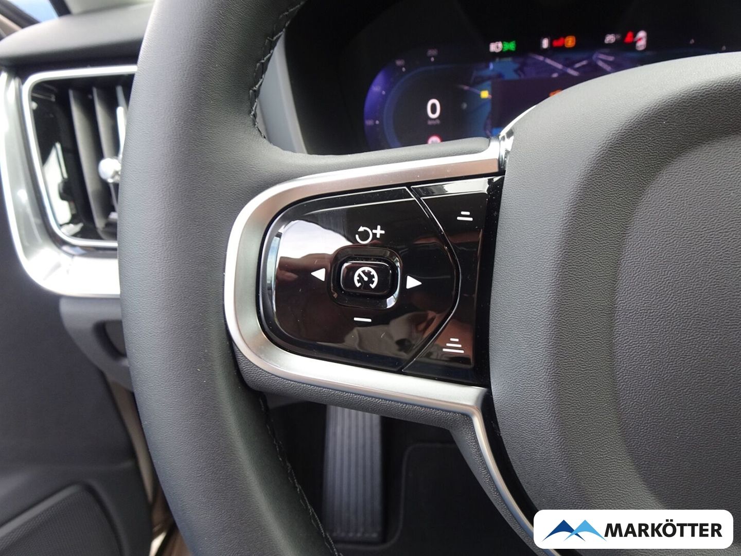 Volvo V60 T6 Plus Dark ACC/CAM/BLIS/4xSHZ/LHZ foto 15