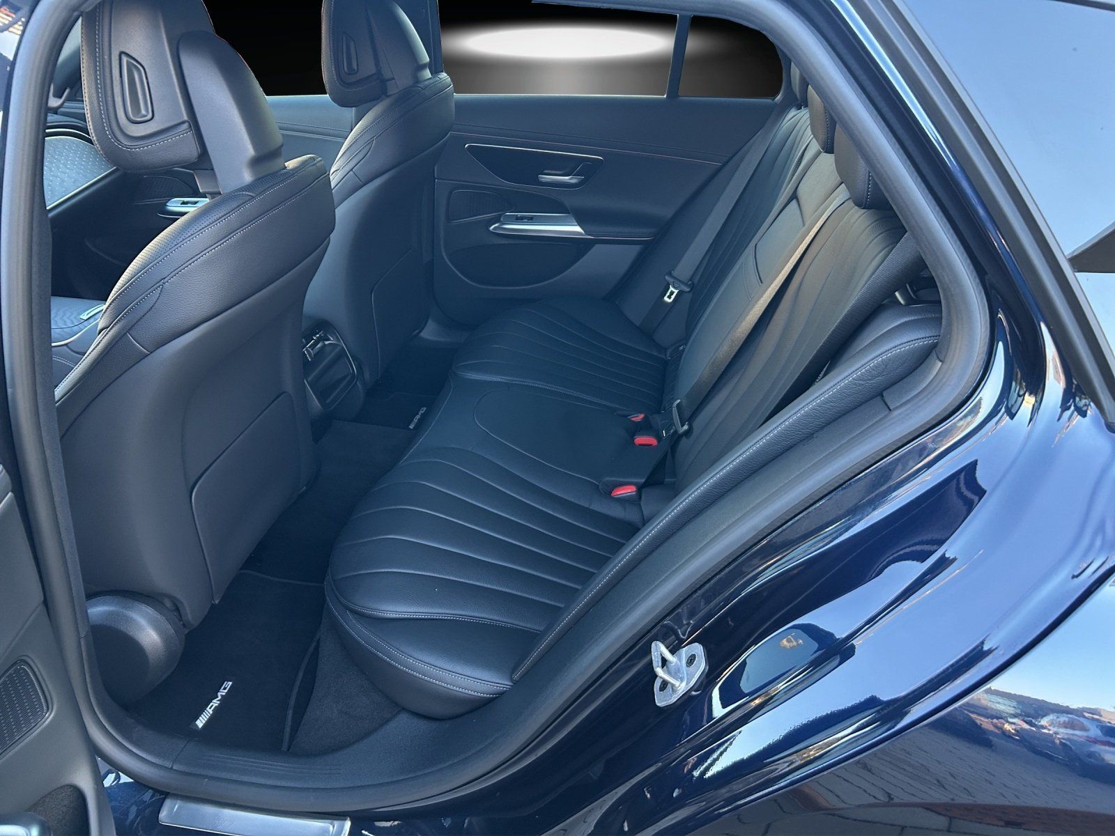 Fahrzeugabbildung Mercedes-Benz E220d T AMG Adva+ DISTRO Pano AHK Sitzklim KeyGo