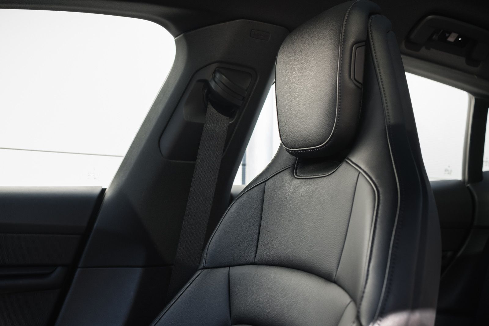 Fahrzeugabbildung Porsche Taycan Sport Turismo-Pano-PerformBatt.-WP-PASM