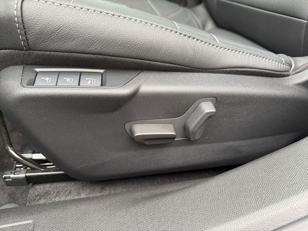 Fahrzeugabbildung Citroën C4 X PureTech 130 Stop&Start EAT8 MAX