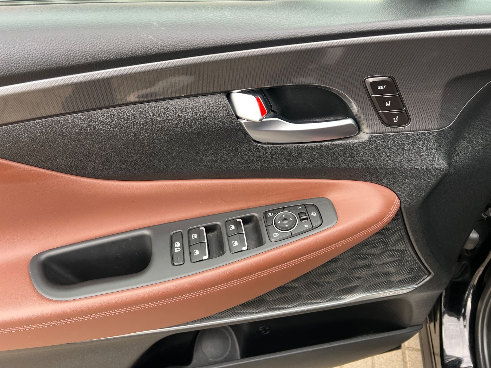 Fahrzeugabbildung Hyundai HYUNDAI SANTA FE 1.6 HEV 4WD Signature