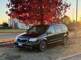 Lancia Voyager 2.8 Turbodiesel Platinum 177 CV - Lancia Voyager Platinum mit Diesel-Antrieb