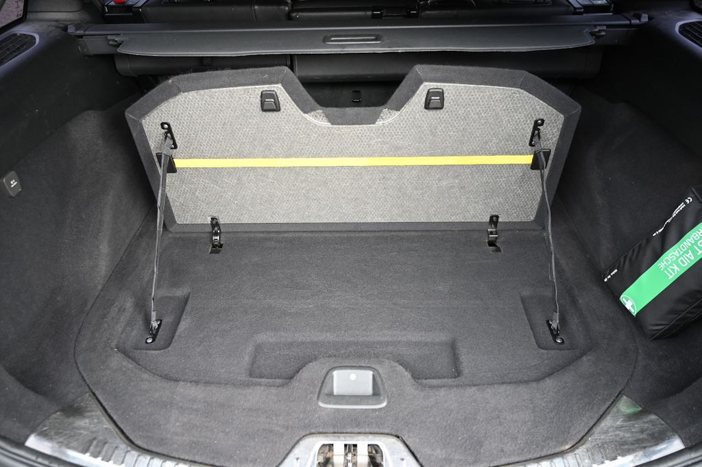 VOLVO V60 Kombi D4 Summum Leder Schiebedach Navi VOLL VOLVO V60 Kombi D4 Summum Leder Schiebedach Navi VOLL