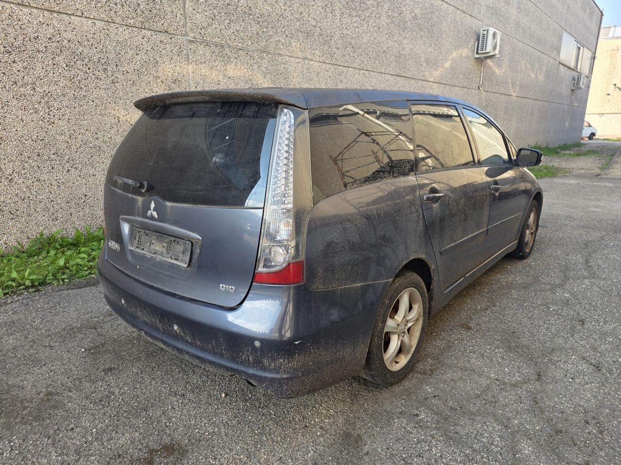 Mitsubishi Grandis 2006 — rear view