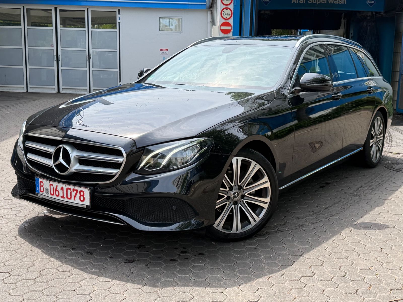 Mercedes E 220 - 1
