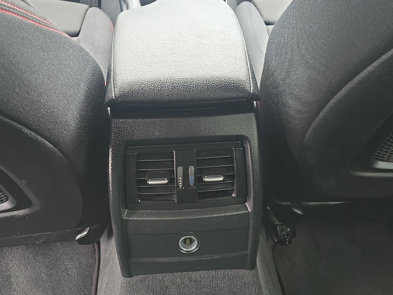 Fahrzeugabbildung BMW 318d Touring Sport Line Navi PDC Elktr.Heckklapp