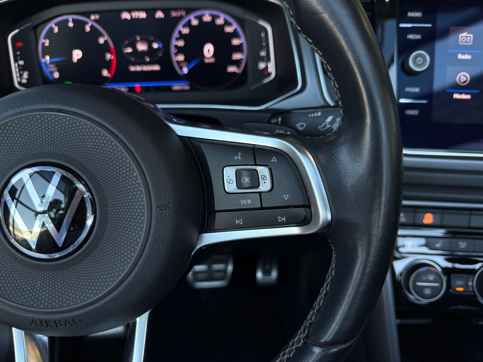 Fahrzeugabbildung Volkswagen T-Roc Cabriolet R-Line AHK ACC LED BEATS