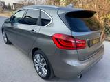 BMW 225i*ALLRAD*LUX.LINE*AUT*LEDER*LED*PANO* - BMW 225 Active Tourer aus 2017