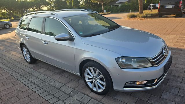 Volkswagen Passat Var. Highline 2.0 DSG ALCAN NAVI BLTH PDC