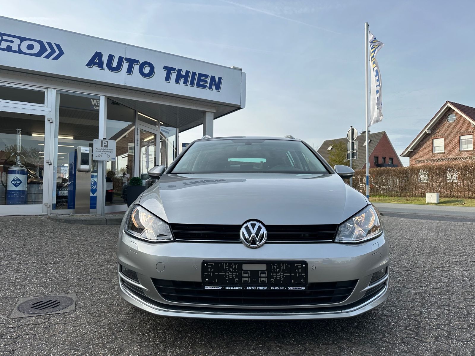 Fahrzeugabbildung Volkswagen Golf VII Variant 1.6 TDI Allstar AHK/Navi/SHZG
