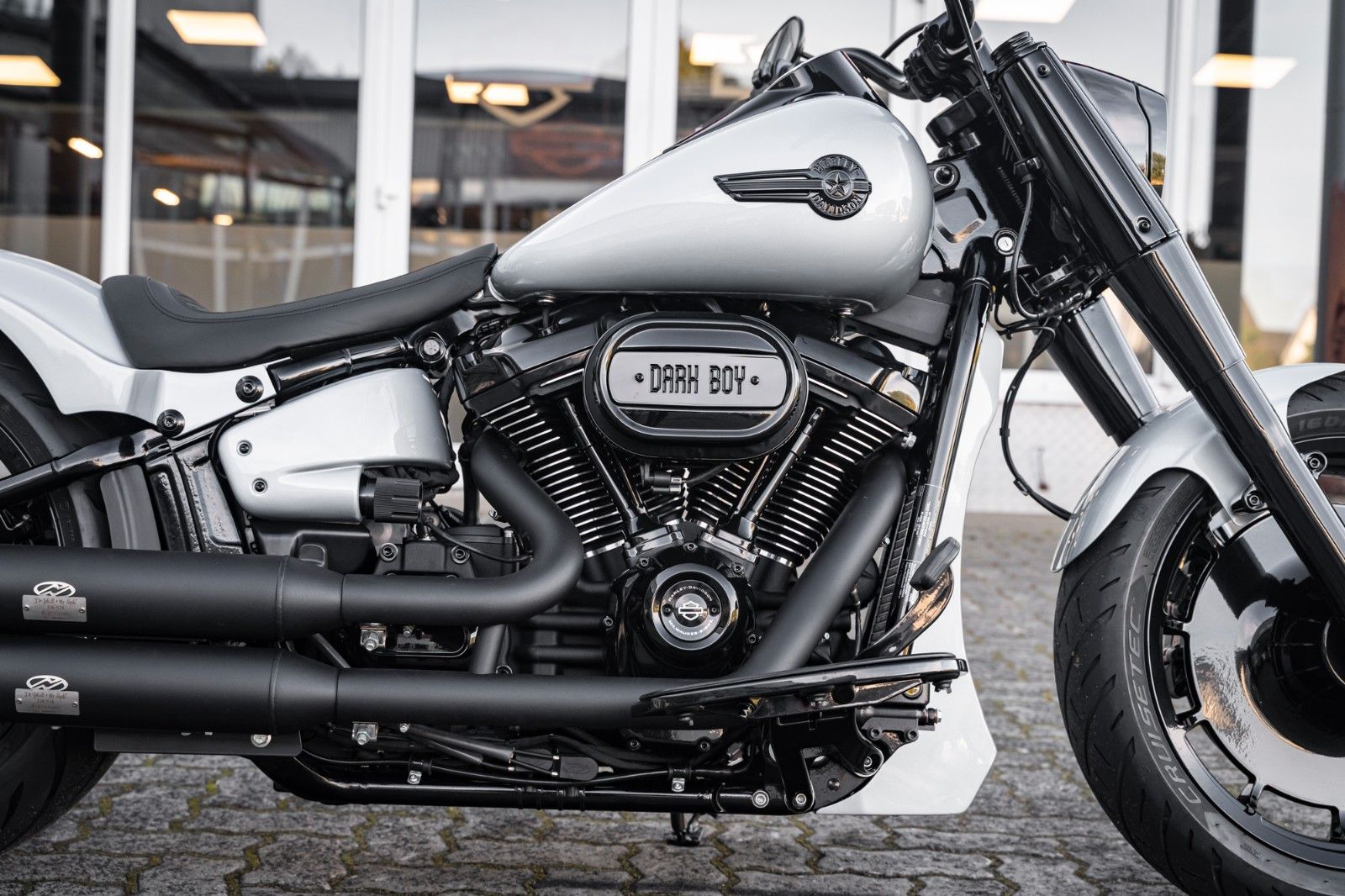 Fahrzeugabbildung Harley-Davidson SILVER DARK FAT BOY FLFBS 114 MY24 - JEKILL&HYDE