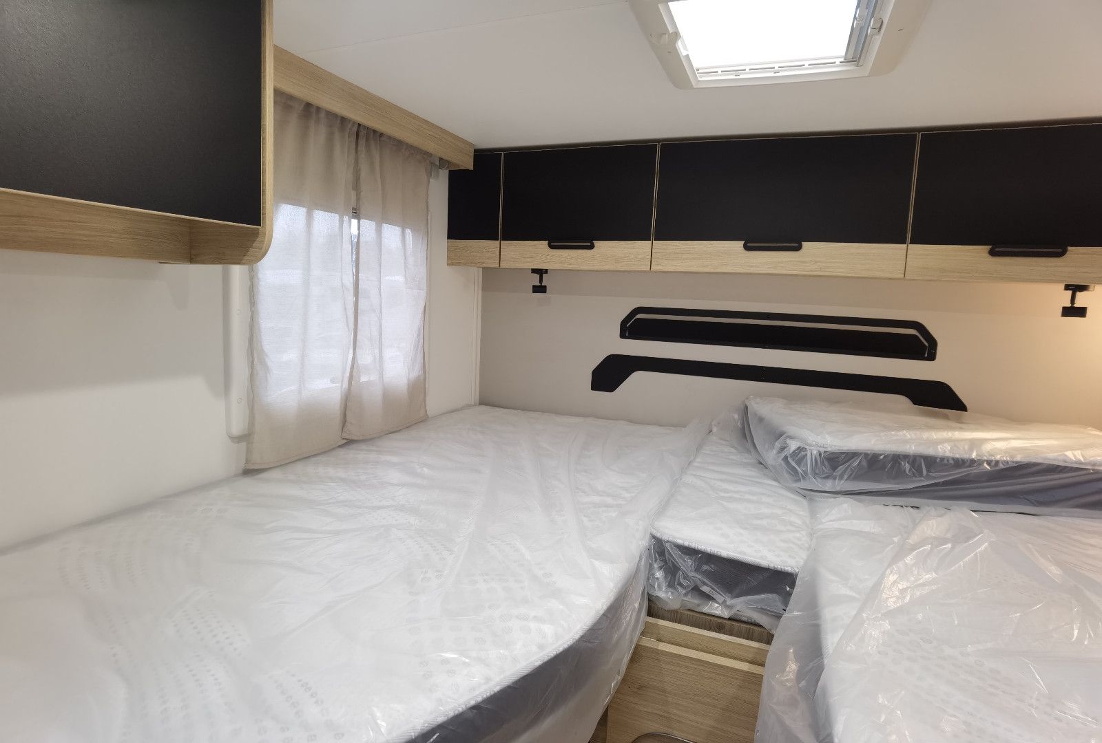 Fahrzeugabbildung Challenger 287 Graphite Edition m. Hubbett