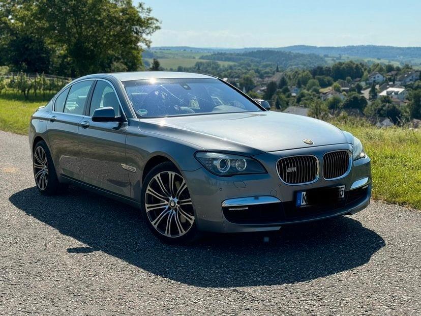 BMW 730d**M Optik**Leder**Navi**Xenon**20"**